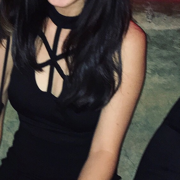 Forever 21 Criss Cross Crop Halter Top - Picture 4 of 4